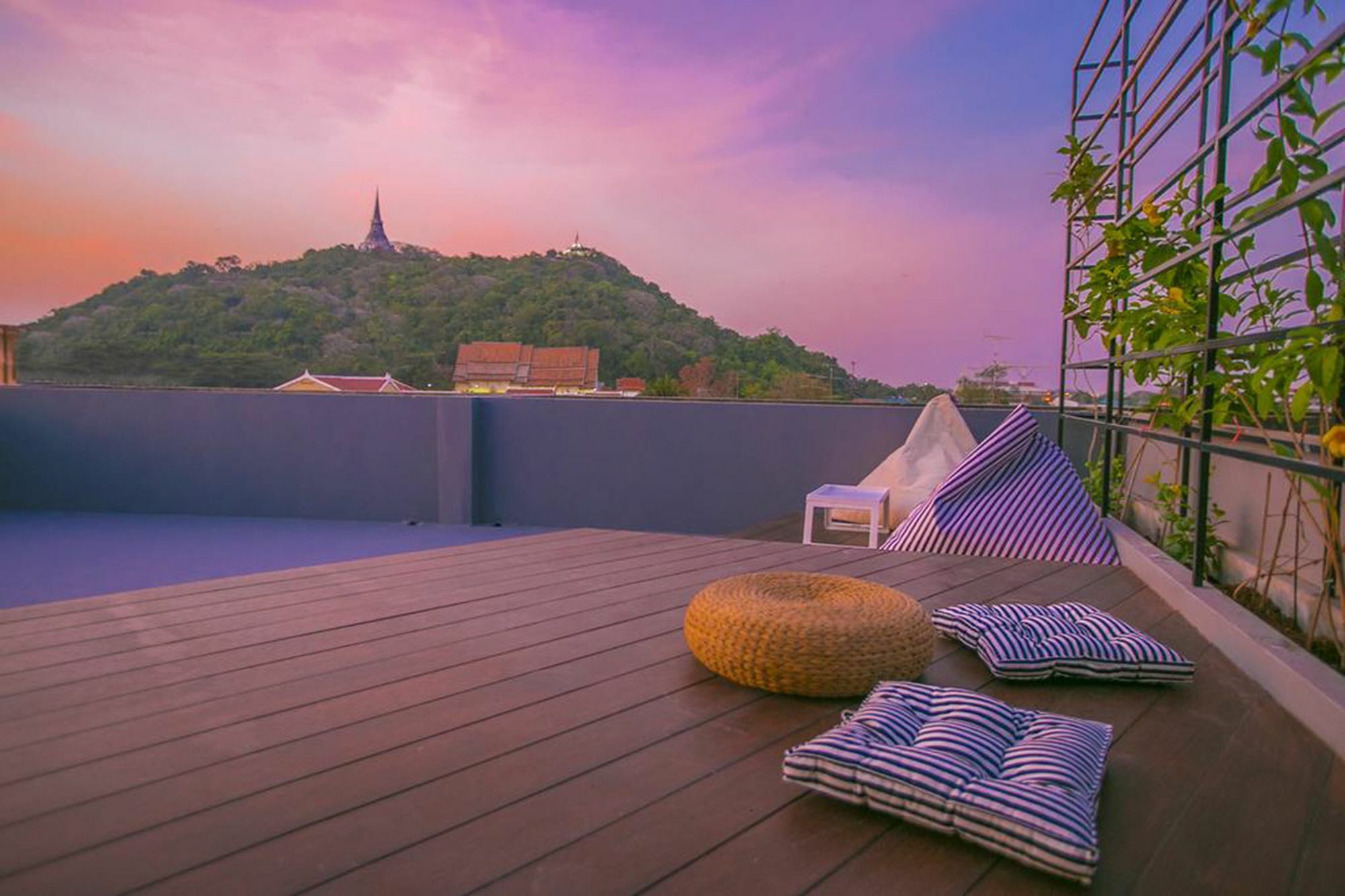 Chedi View Hostel Phetchaburi Exterior photo